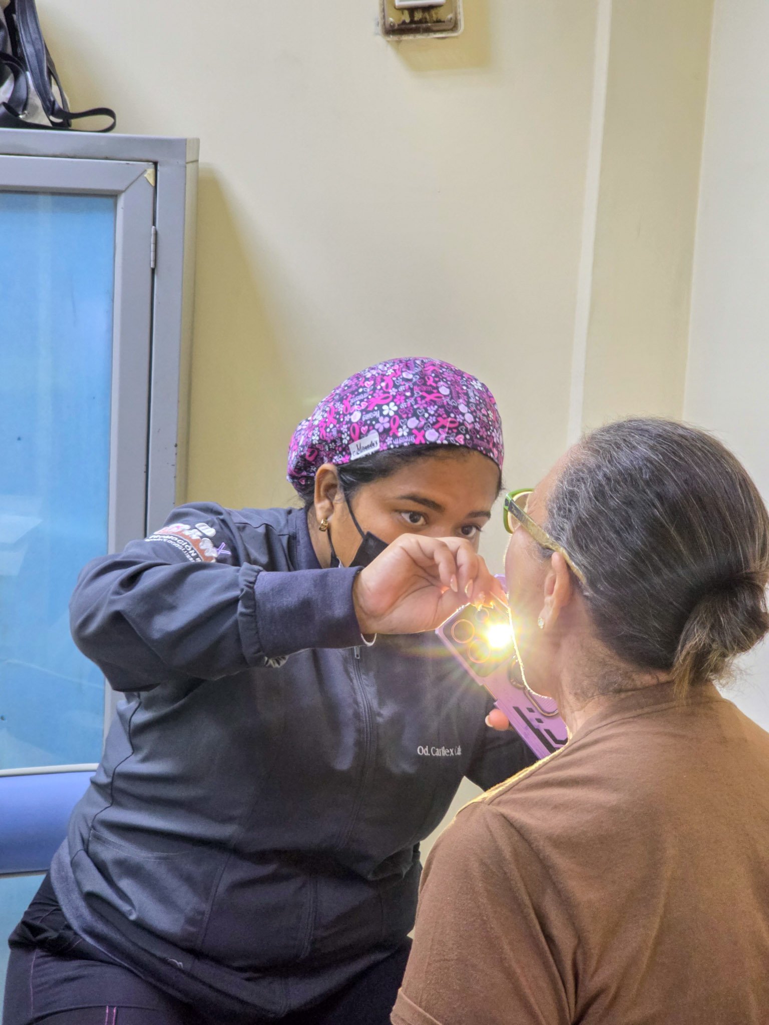 La Forja Foundation doctor performing a medical check-up on a young girl during the Consejo de Ciruma health drive.